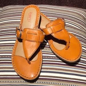 Leather comfort toe sandals
